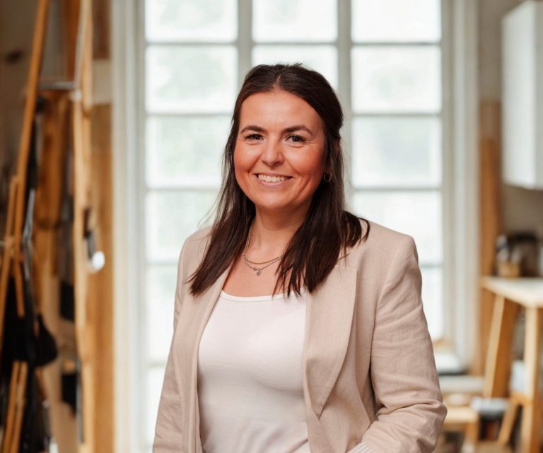 Karina Demann, Gründerin von MOVIVA Moers, Expertin für Yoga und Event-Management.